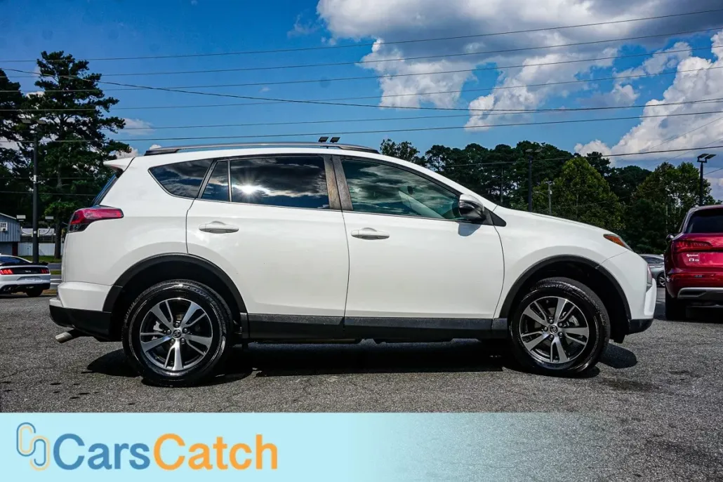 2018 Toyota RAV4 XLE photo 1