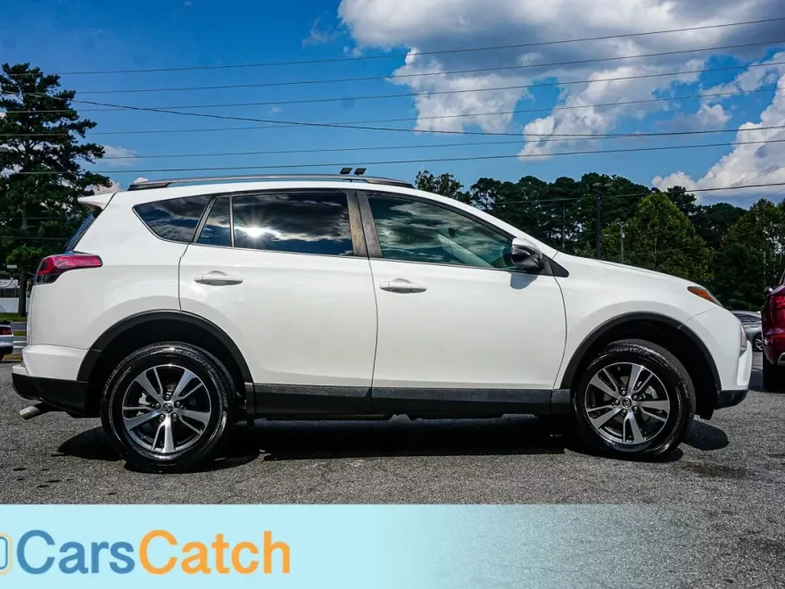 2018 Toyota RAV4 XLE photo 1
