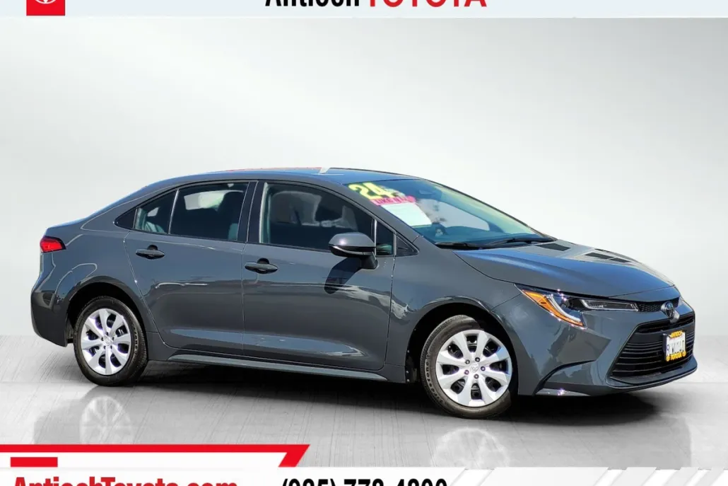 2024 Toyota Corolla LE photo 1
