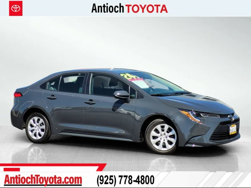 2024 Toyota Corolla LE photo 1