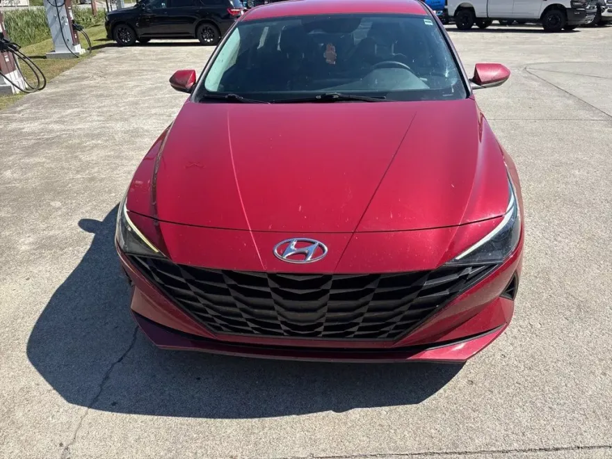 2022 Hyundai Elantra SEL photo 1