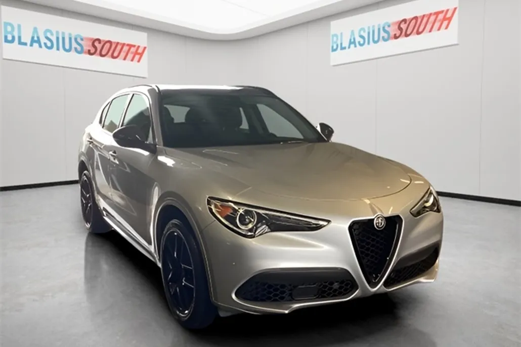 2021 Alfa Romeo Stelvio Ti photo 1