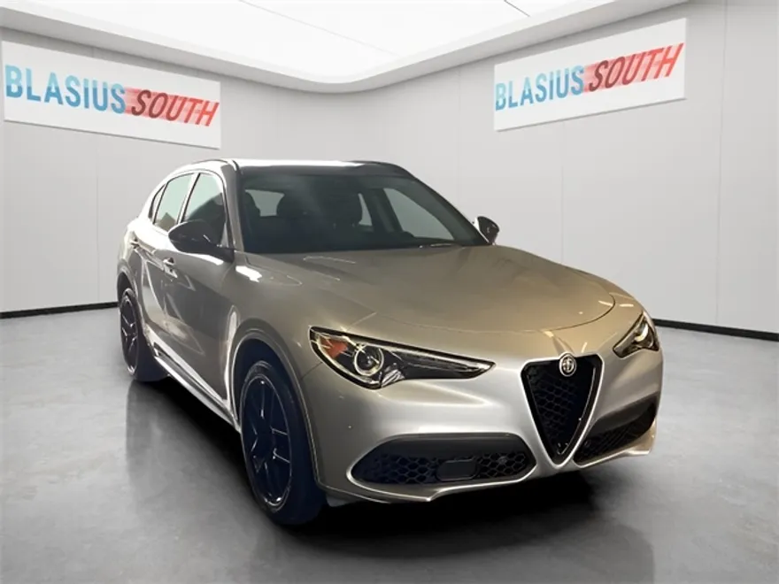 2021 Alfa Romeo Stelvio Ti photo 1