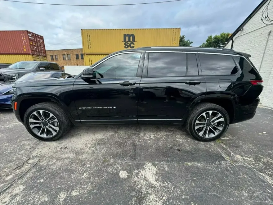 2022 Jeep Grand Cherokee Overland photo 1