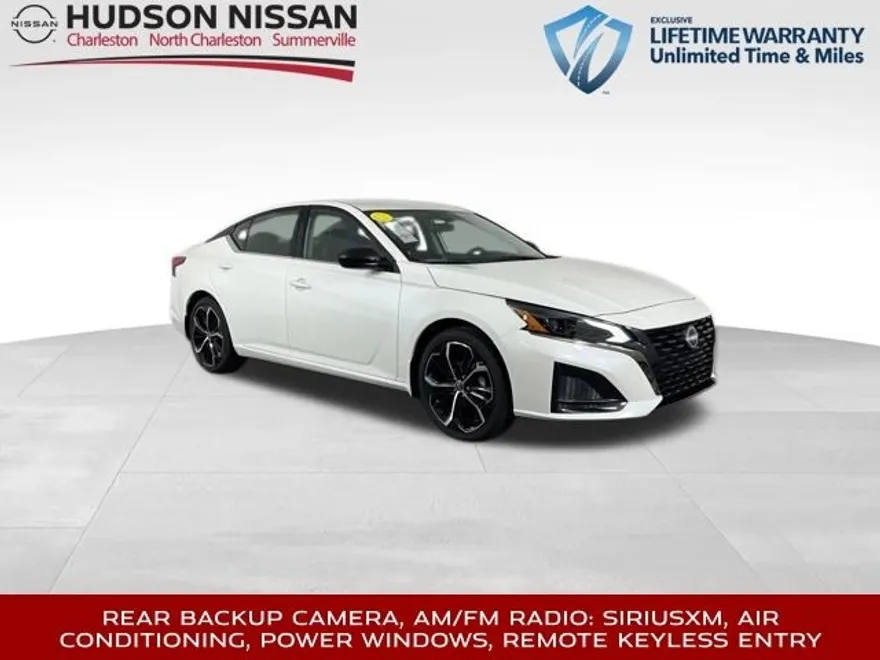 2025 Nissan Altima 2.5 SR photo 1