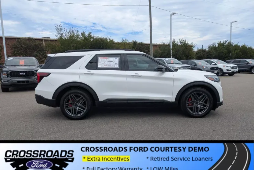 2025 Ford Explorer ST photo 1