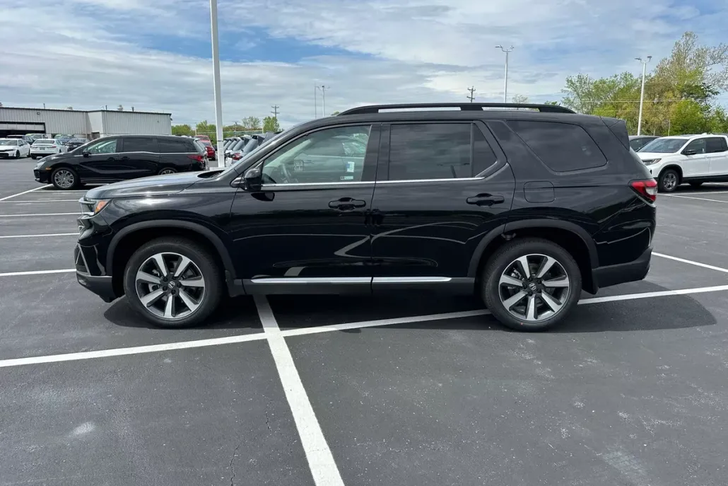 2025 Honda Pilot Touring photo 1