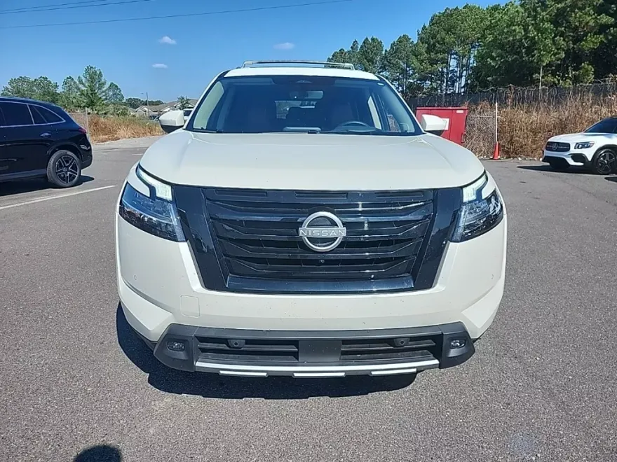 2024 Nissan Pathfinder Platinum photo 1
