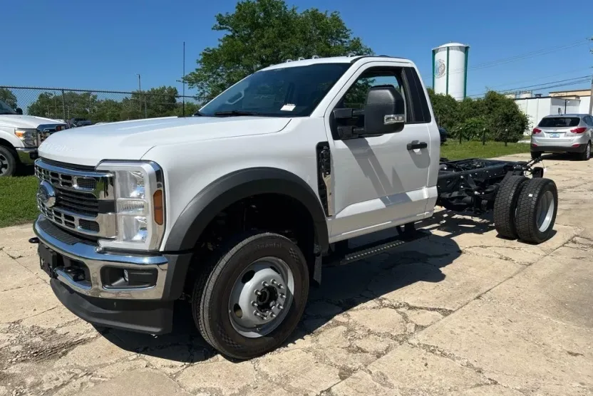 2025 Ford F-450 photo 1