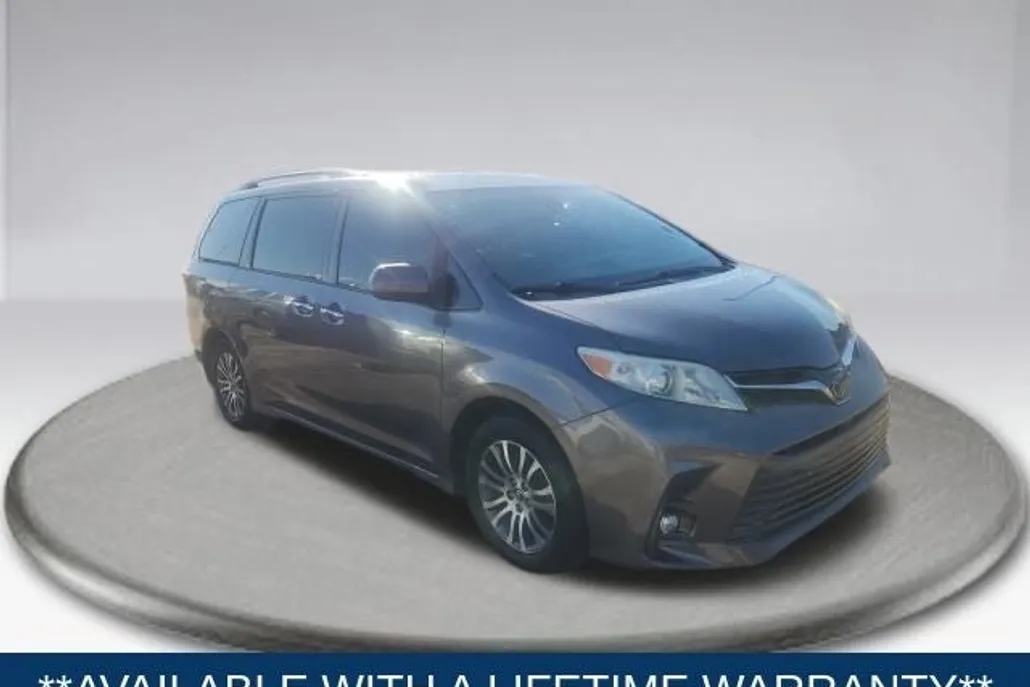 2019 Toyota Sienna XLE Premium photo 1