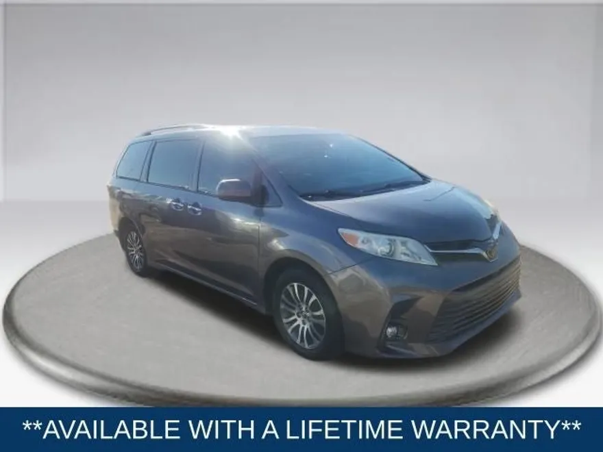 2019 Toyota Sienna XLE Premium photo 1