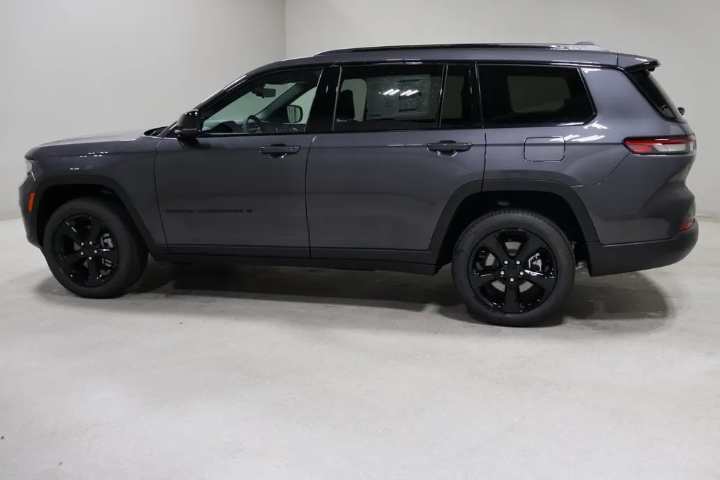 2025 Jeep Grand Cherokee Limited photo 1