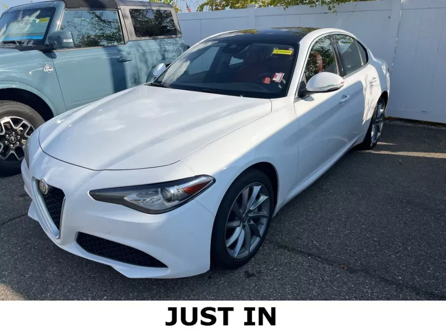 2020 Alfa Romeo Giulia Base photo 1