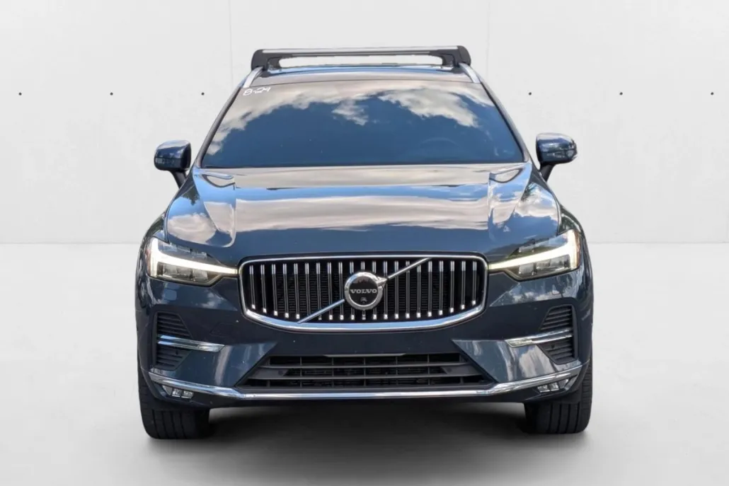 2022 Volvo XC60 B5 Inscription photo 1
