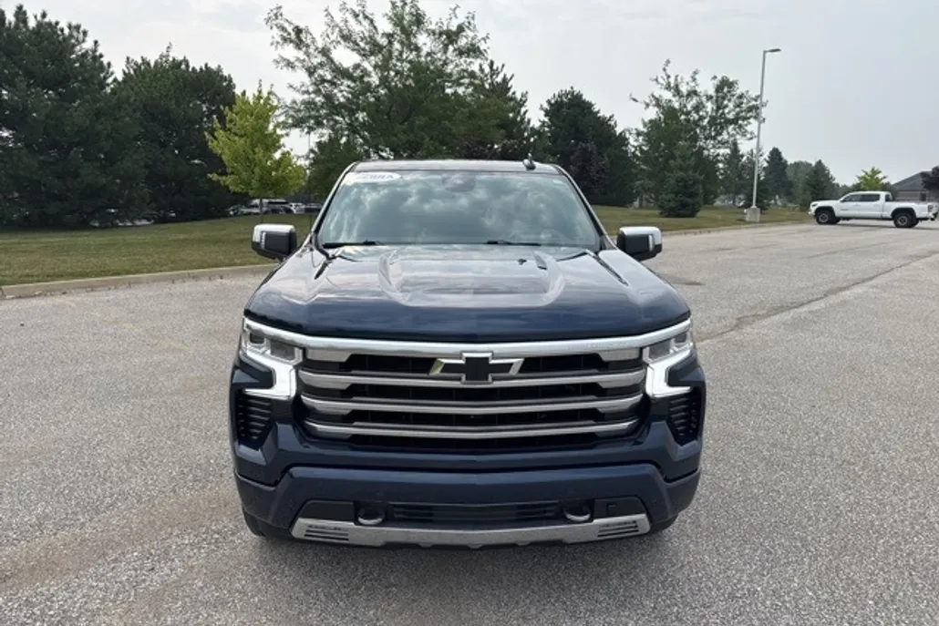 2023 Chevrolet Silverado 1500 High Country photo 1