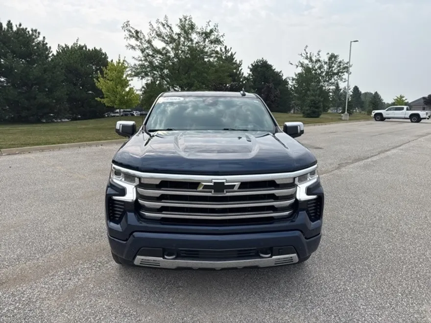 2023 Chevrolet Silverado 1500 High Country photo 1