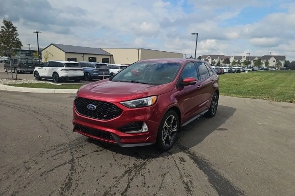 2019 Ford Edge ST photo 1