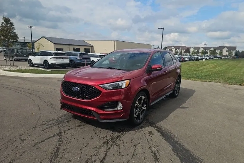 2019 Ford Edge ST photo 1
