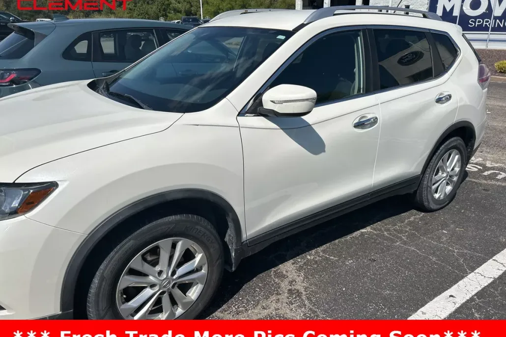 2015 Nissan Rogue SV photo 1
