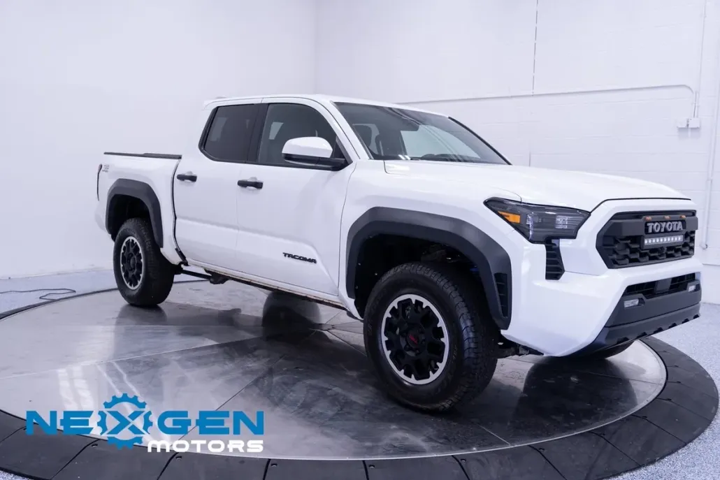 2024 Toyota Tacoma TRD Off-Road photo 1