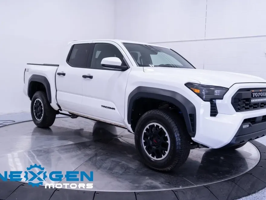 2024 Toyota Tacoma TRD Off-Road photo 1
