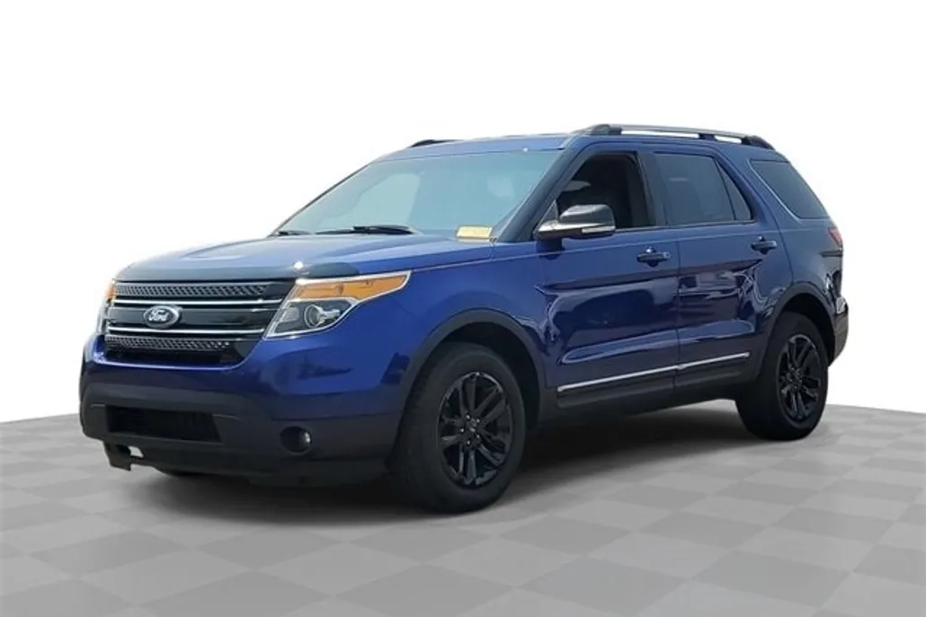 2015 Ford Explorer XLT photo 1