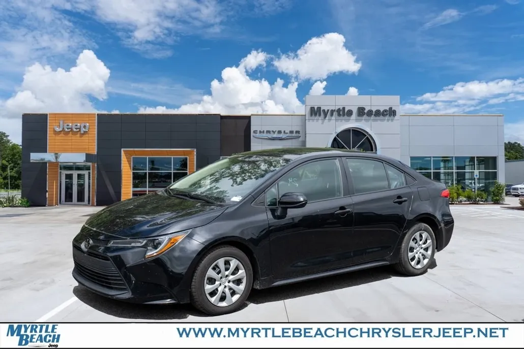 2023 Toyota Corolla LE photo 1