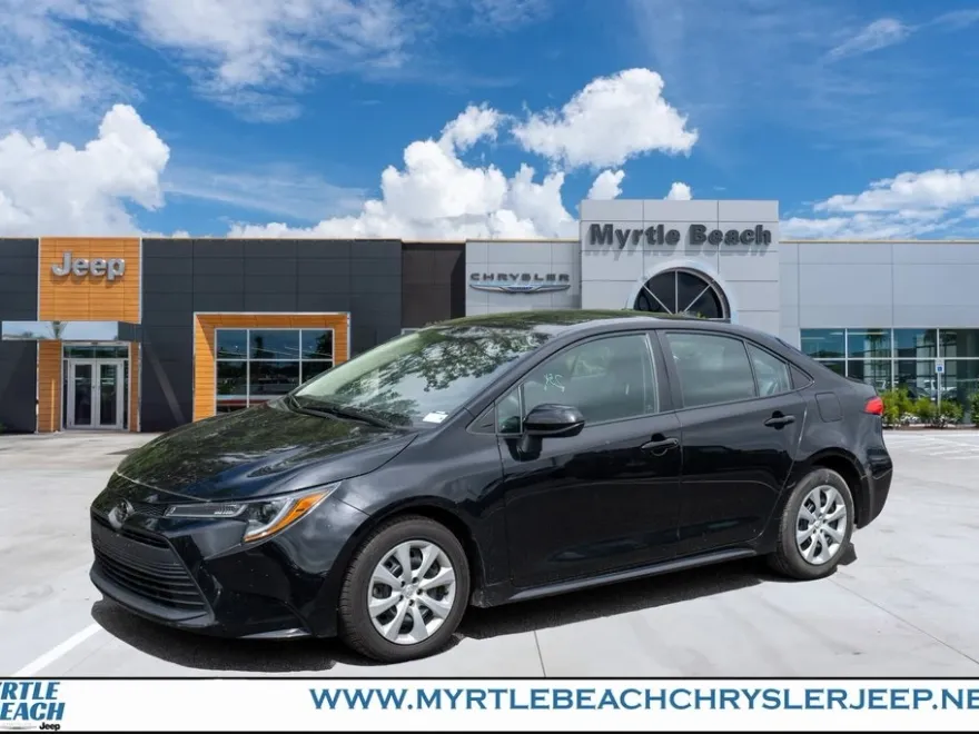 2023 Toyota Corolla LE photo 1