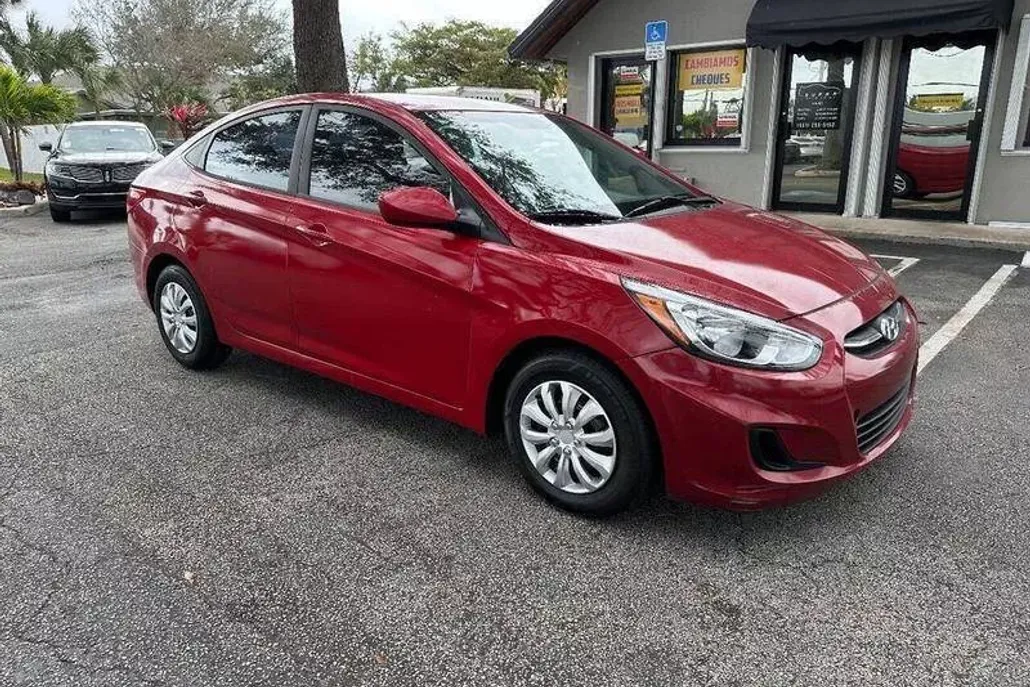 2016 Hyundai Accent SE photo 1