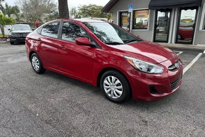 2016 Hyundai Accent SE photo 1
