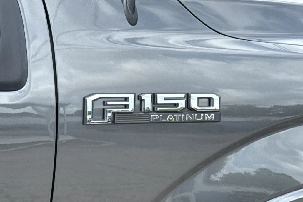 2017 Ford F-150 Platinum photo 1