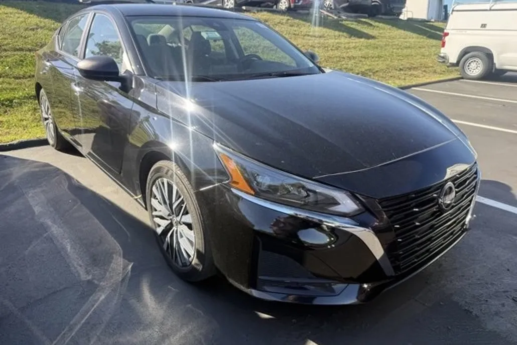 2024 Nissan Altima 2.5 SV photo 1