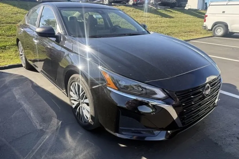 2024 Nissan Altima 2.5 SV photo 1