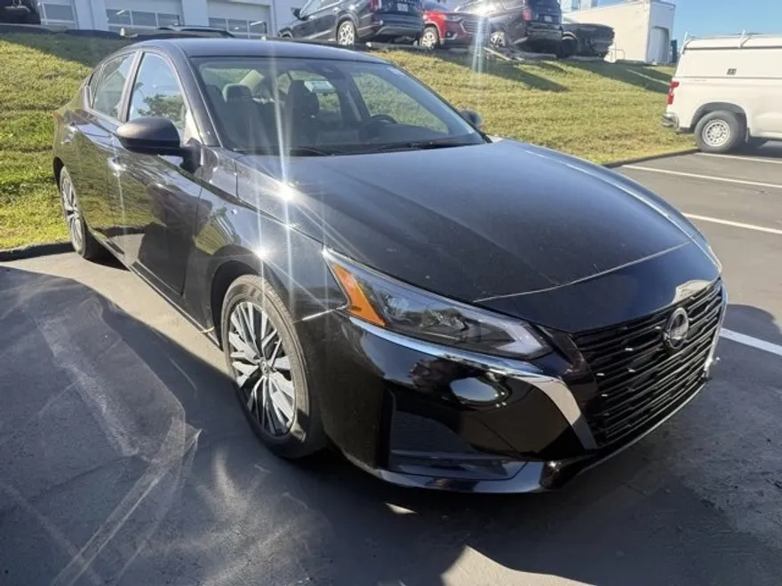 2024 Nissan Altima 2.5 SV photo 1