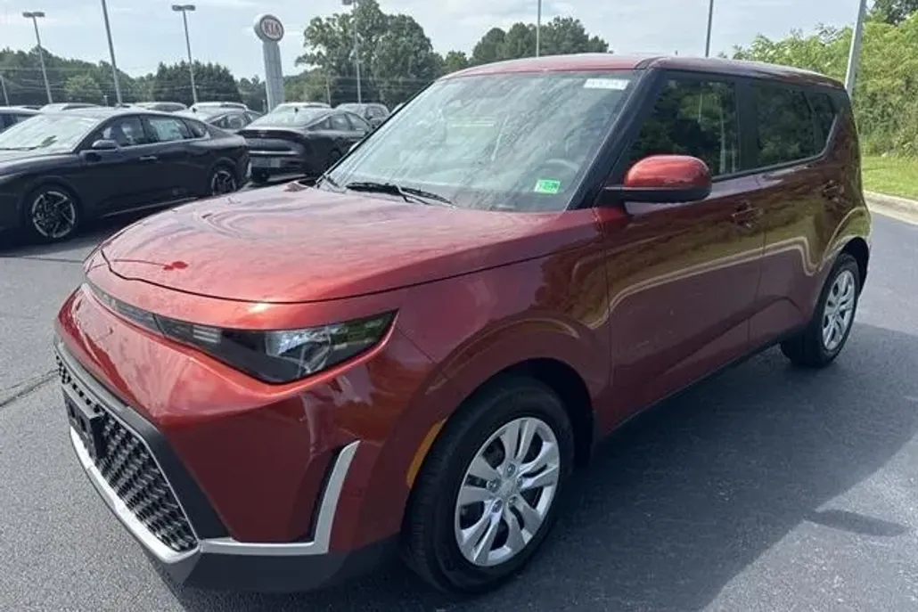 2025 Kia Soul LX photo 1