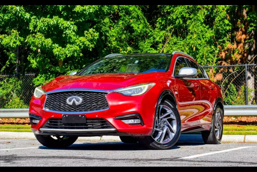 2017 Infiniti QX30 Premium photo 1