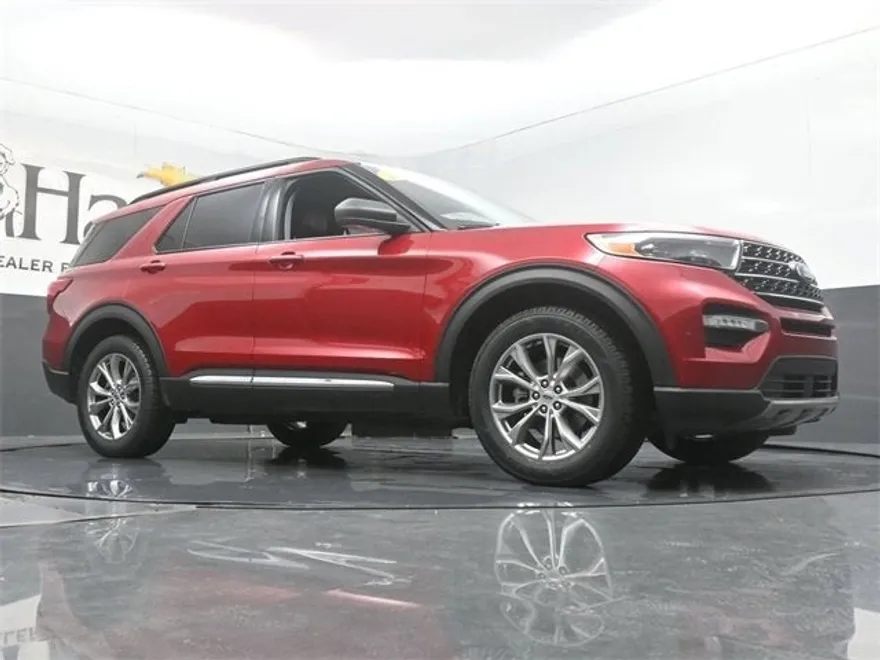 2022 Ford Explorer XLT photo 1