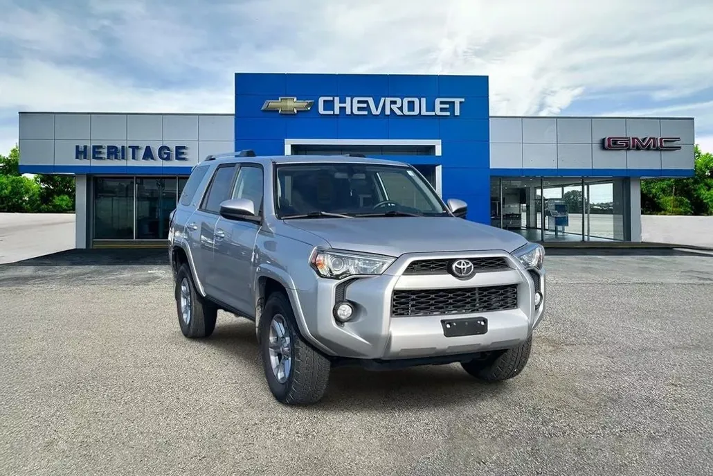 2019 Toyota 4Runner SR5 photo 1