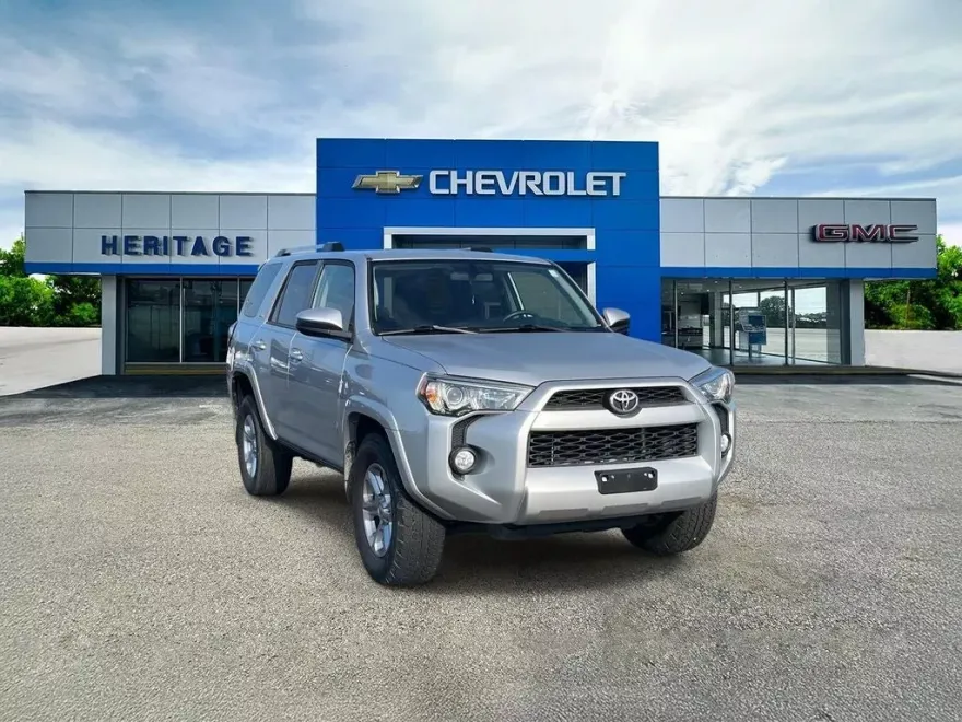 2019 Toyota 4Runner SR5 photo 1
