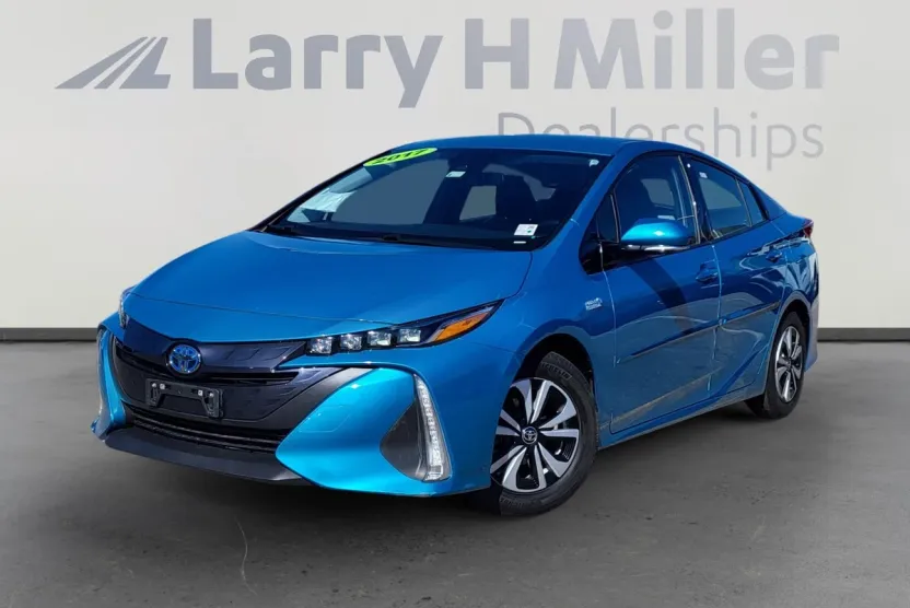 2017 Toyota Prius Prime Three Four photo 1