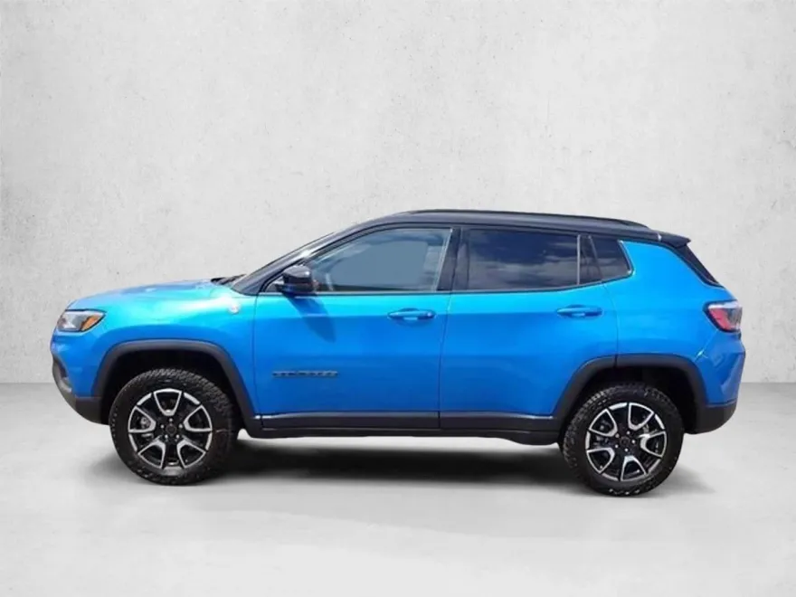 2025 Jeep Compass Trailhawk photo 1