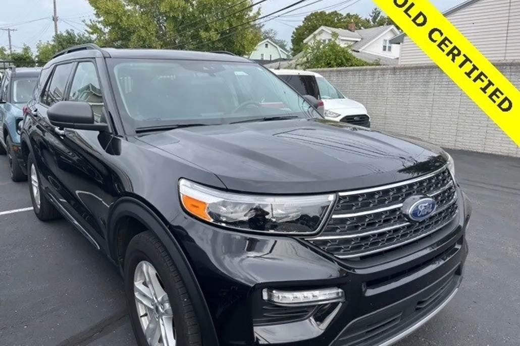 2023 Ford Explorer XLT photo 1