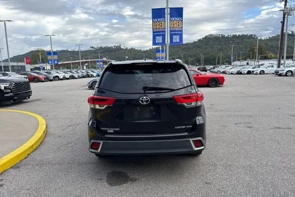 2019 Toyota Highlander Limited photo 1