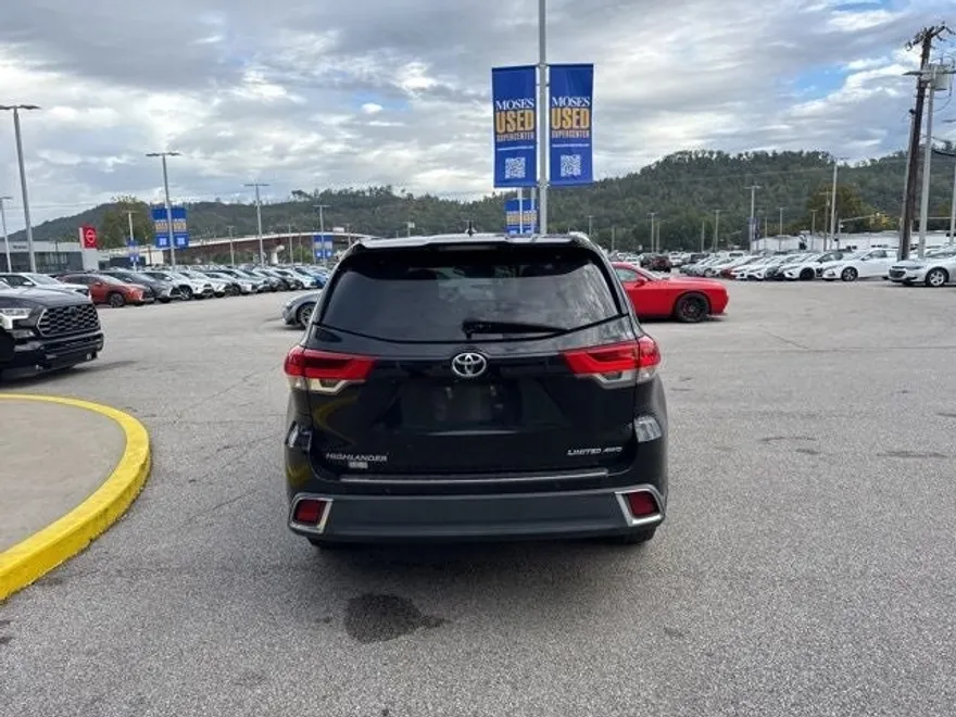 2019 Toyota Highlander Limited photo 1
