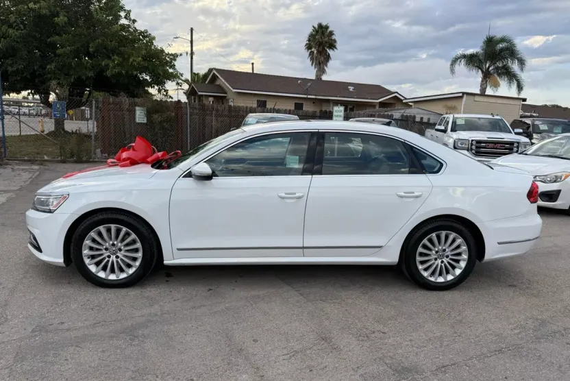 2016 Volkswagen Passat TDI SE photo 1