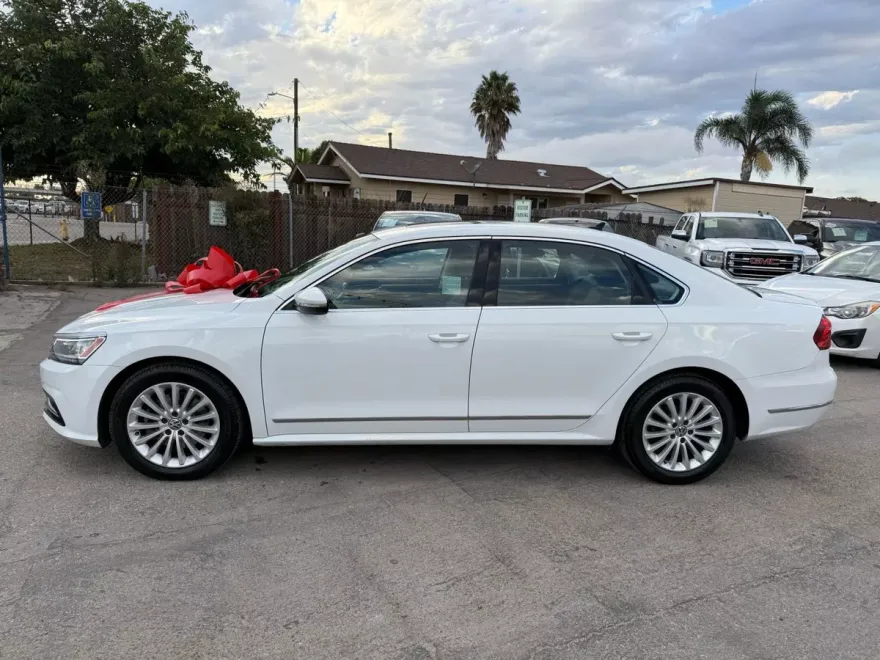 2016 Volkswagen Passat TDI SE photo 1