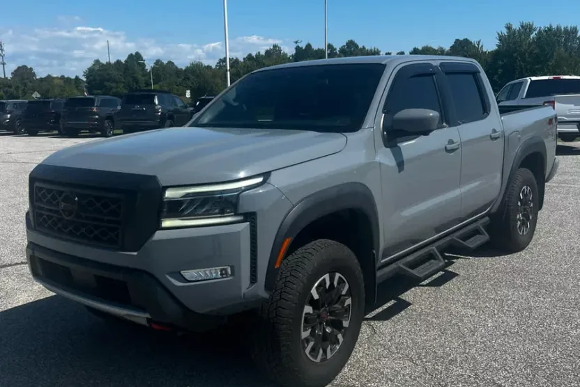 2023 Nissan Frontier PRO-4X Crew Cab photo 1