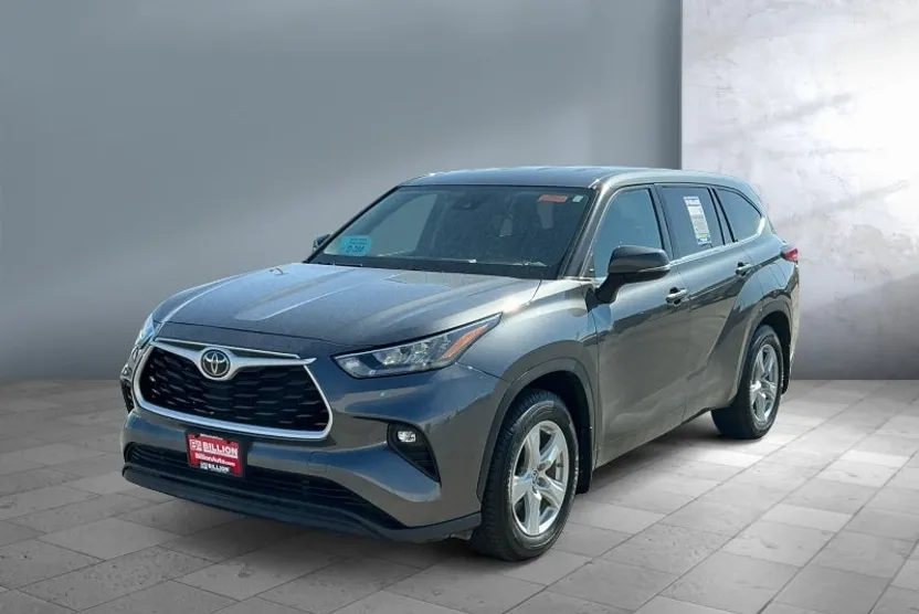 2020 Toyota Highlander LE photo 1