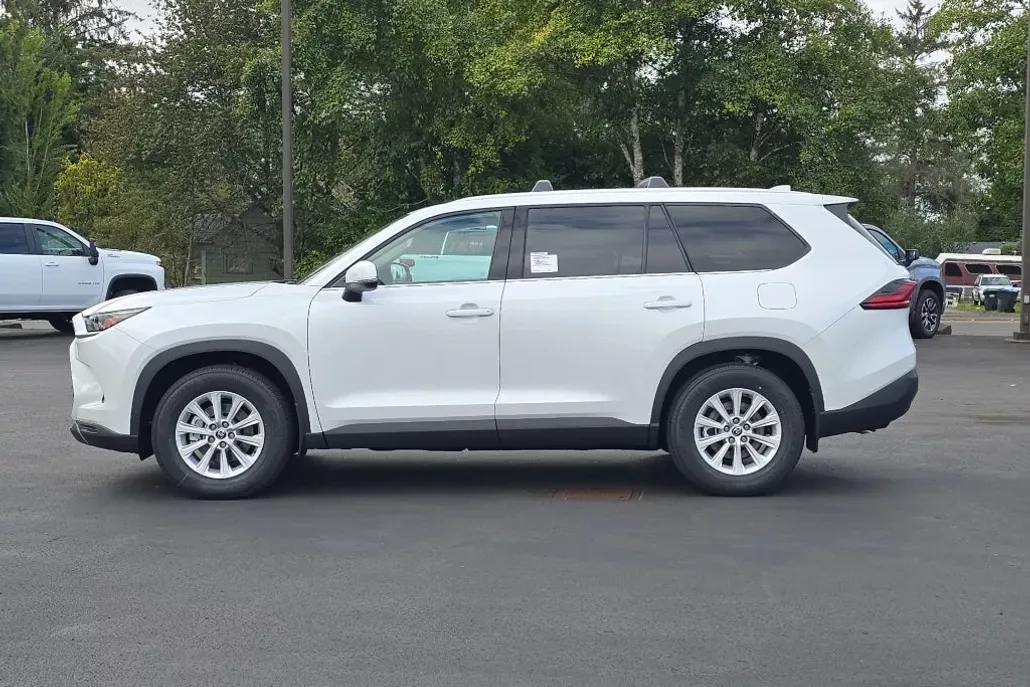 2025 Toyota Grand Highlander XLE photo 1