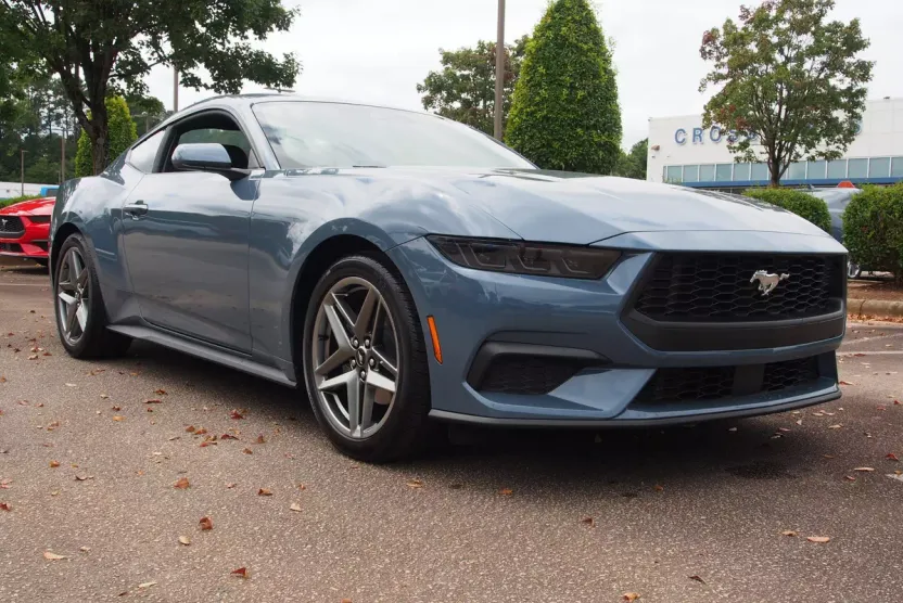 2025 Ford Mustang EcoBoost photo 1